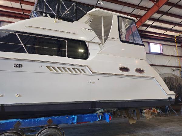 2003 Carver 356 Motor Yacht