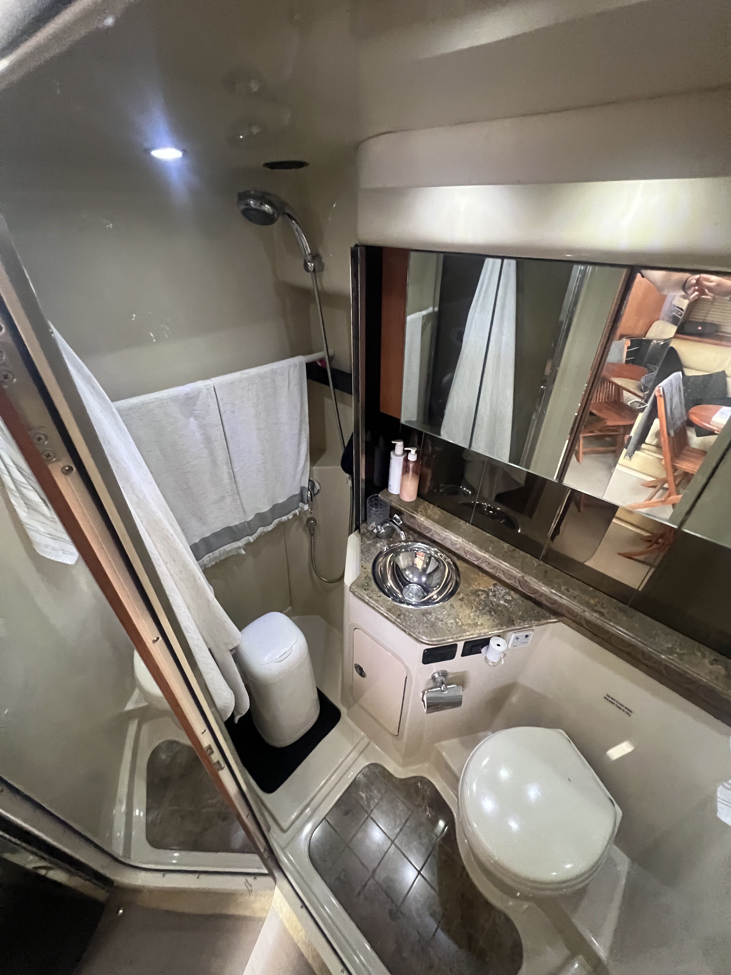 2010 Cruisers Yachts 360 Express