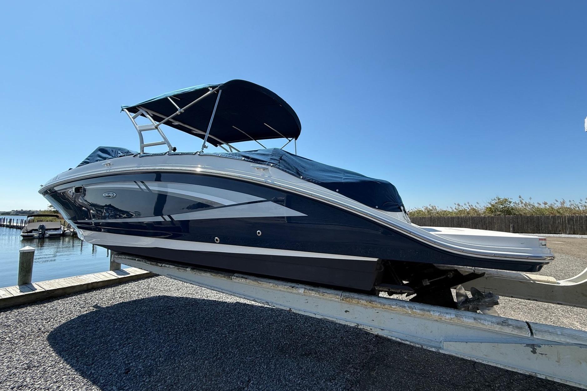 2016 Sea Ray 270 Sundeck