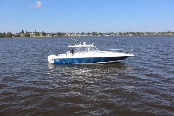 2006 Intrepid 377 Walkaround