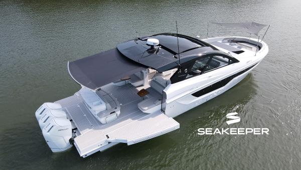 Cruisers Yachts 50 GLS Outboard 2025 Cruisers Yachts 50 GLS Outboard on water, featuring Seakeeper stabilization.