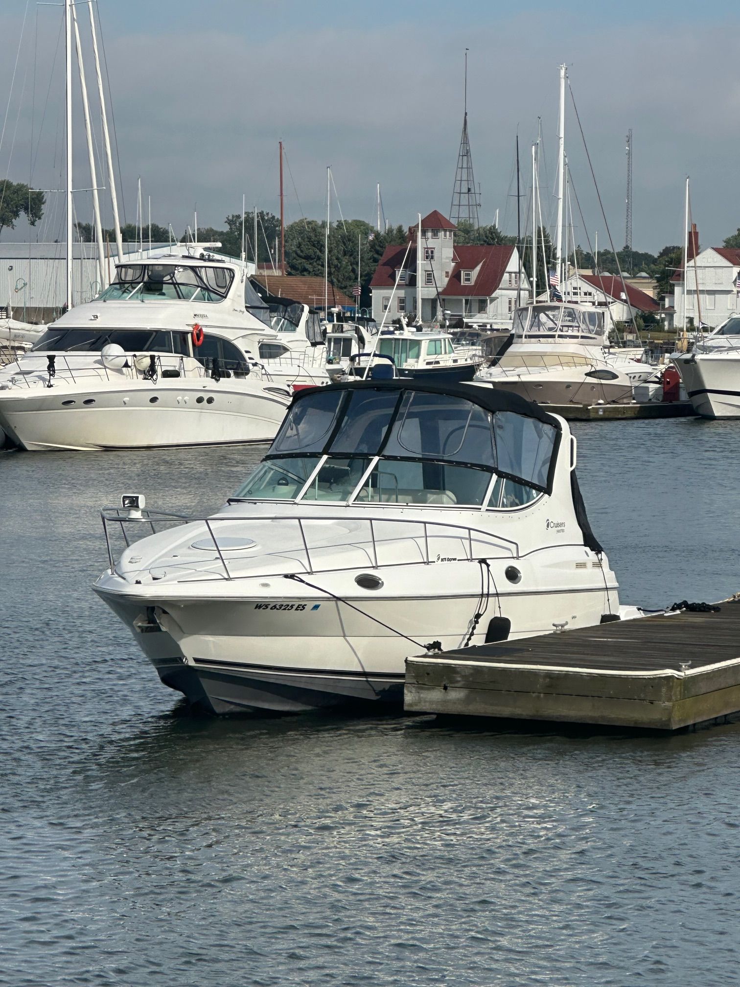 2000 Cruisers Yachts 3075 Express