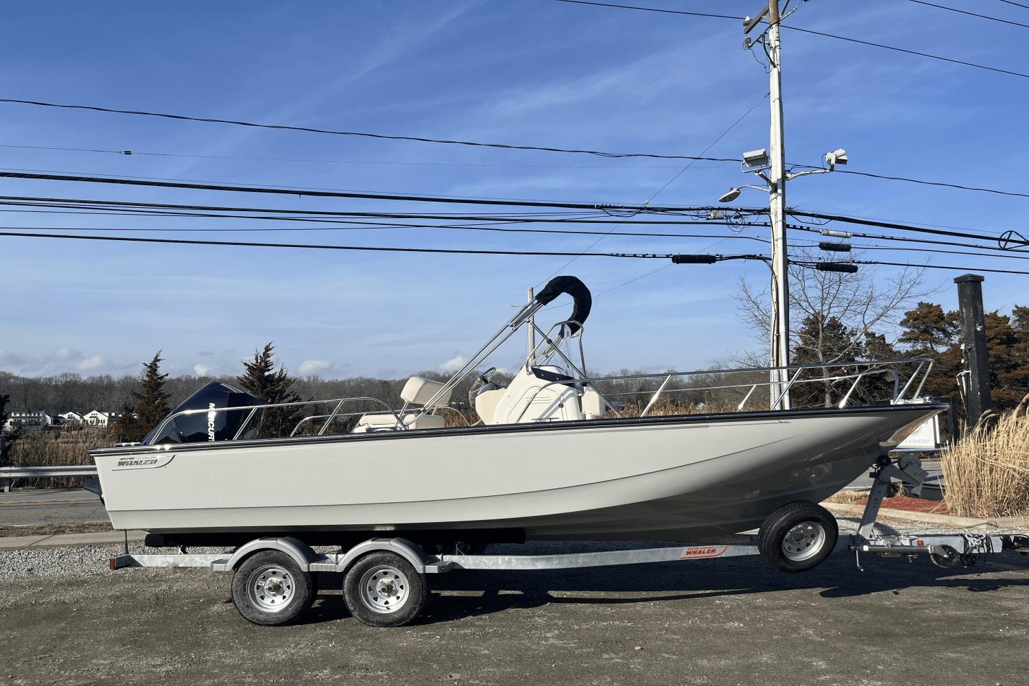 2025 Boston Whaler 210 Montauk