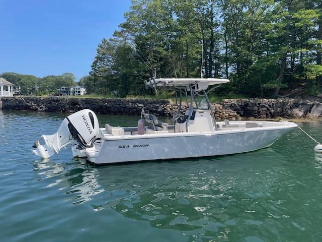 2022 Sea Born LX24 Center Console