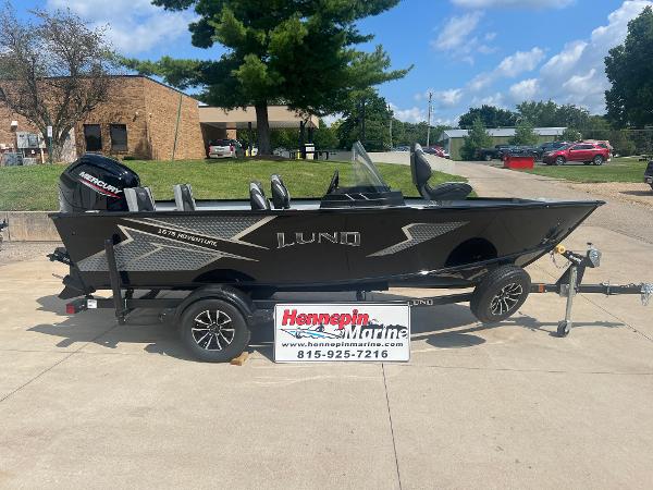 Lund 1675 Adventure SS 2025 Lund 1675 Adventure SS boat on trailer at Hennepin Marine dealership.