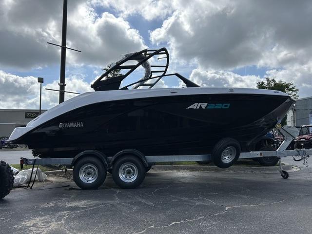 2025 Yamaha Boats AR220