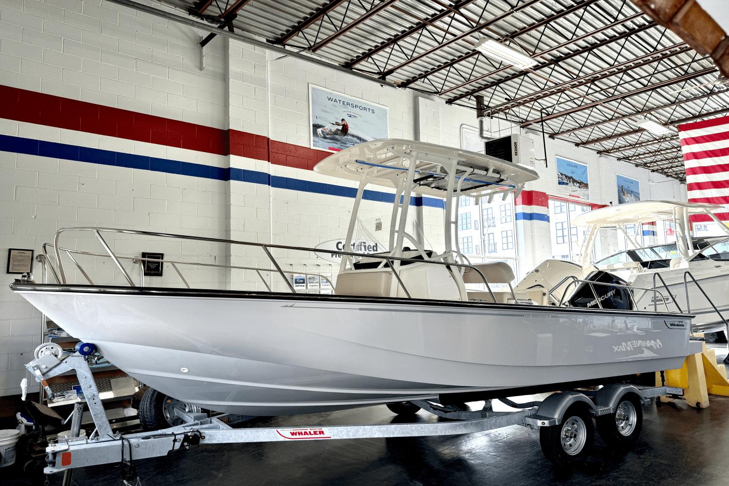 2025 Boston Whaler 210 Montauk