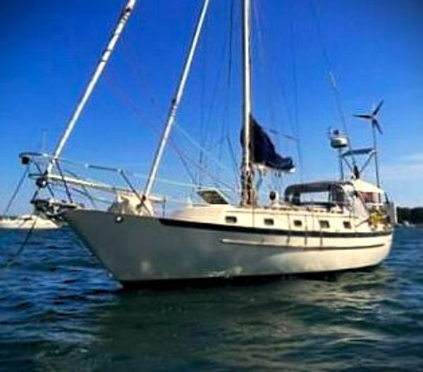 Pacific Seacraft 37 Sailboat on water, 1995 Pacific Seacraft 37, under clear blue sky.