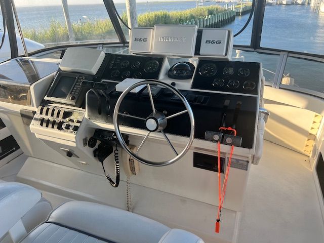 1994 Carver 390 Cockpit Motor Yacht