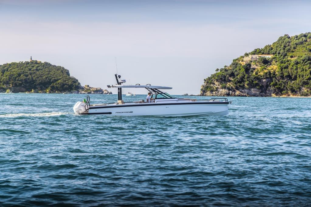 2025 Axopar 37 Sun-Top
