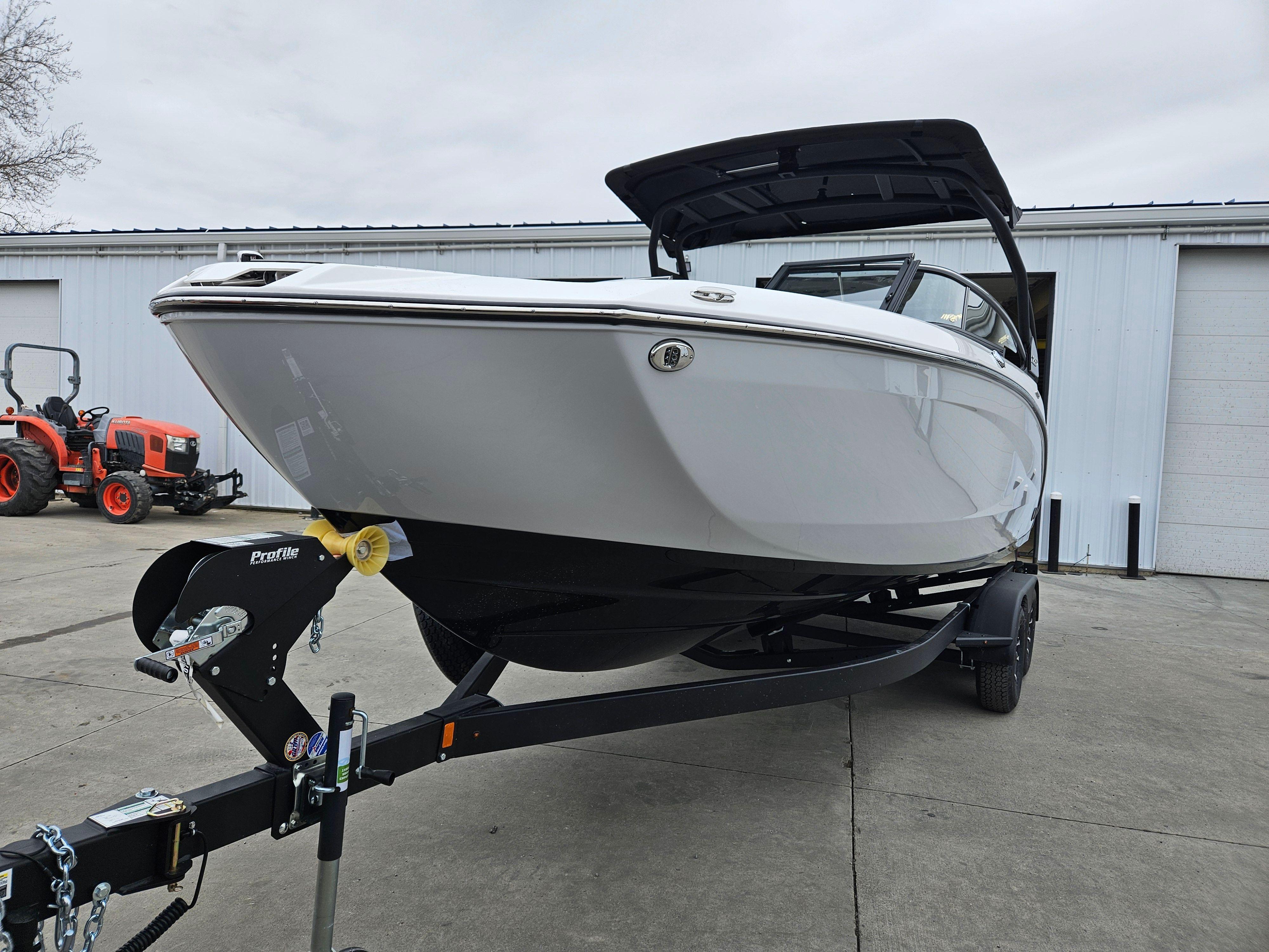 2025 Yamaha Boats 252 SD