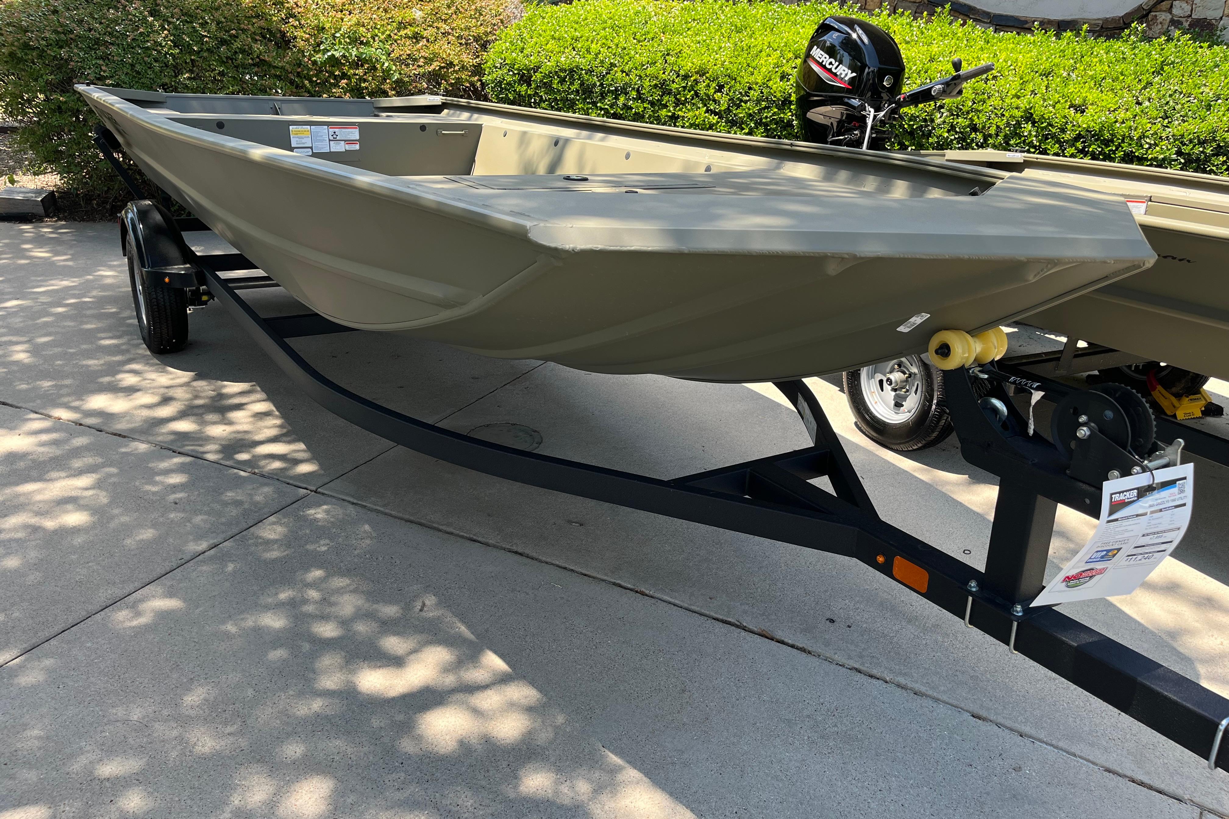 2025 Tracker GRIZZLY 1860 Utility