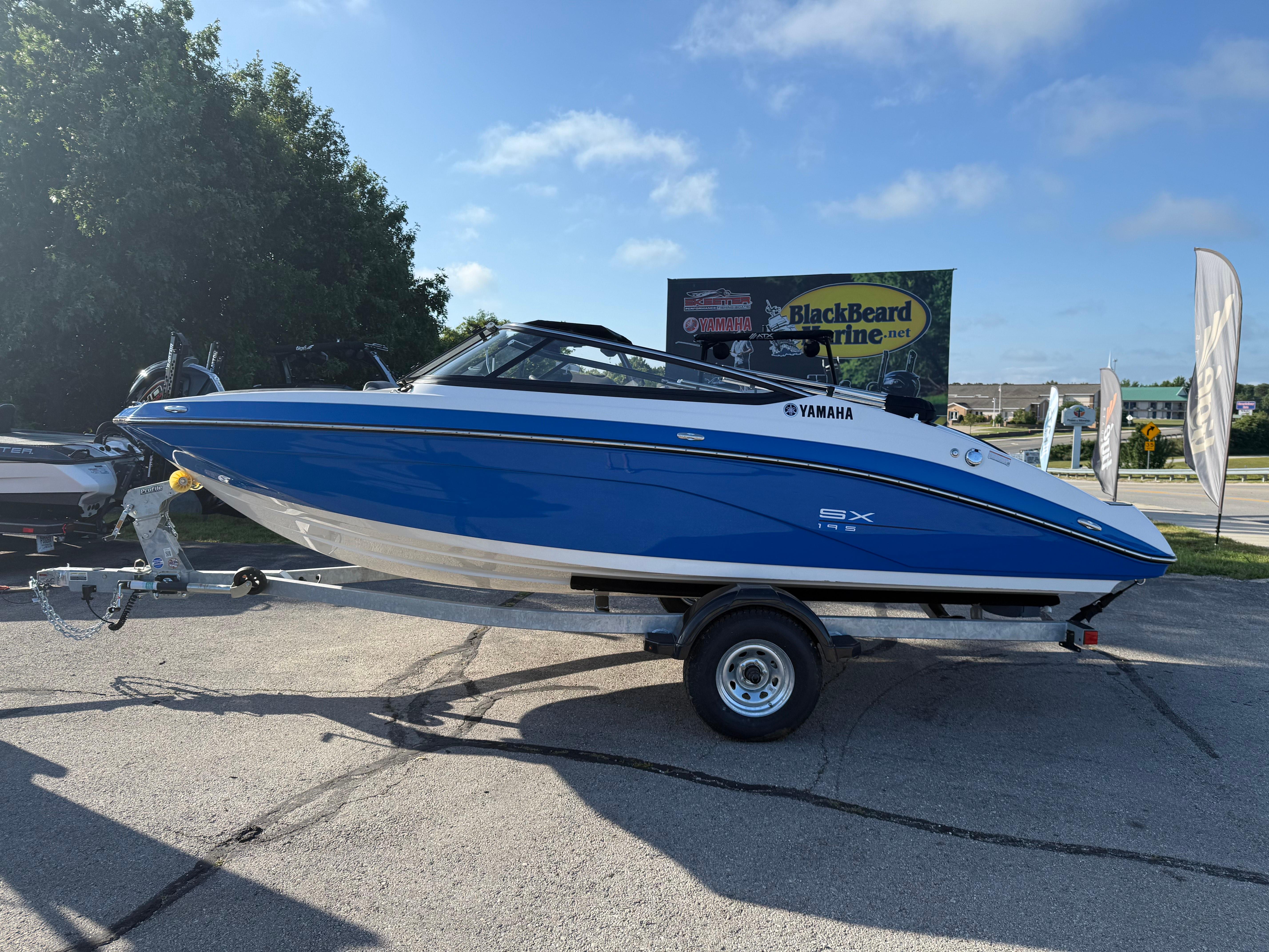 Yamaha Boats SX195 2025 Yamaha SX195 boat on trailer, displayed outdoors with clear sky background.