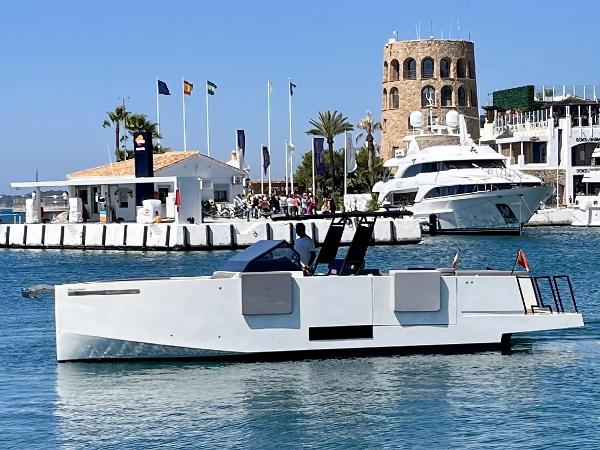 2017 De Antonio Yachts D33 OPEN