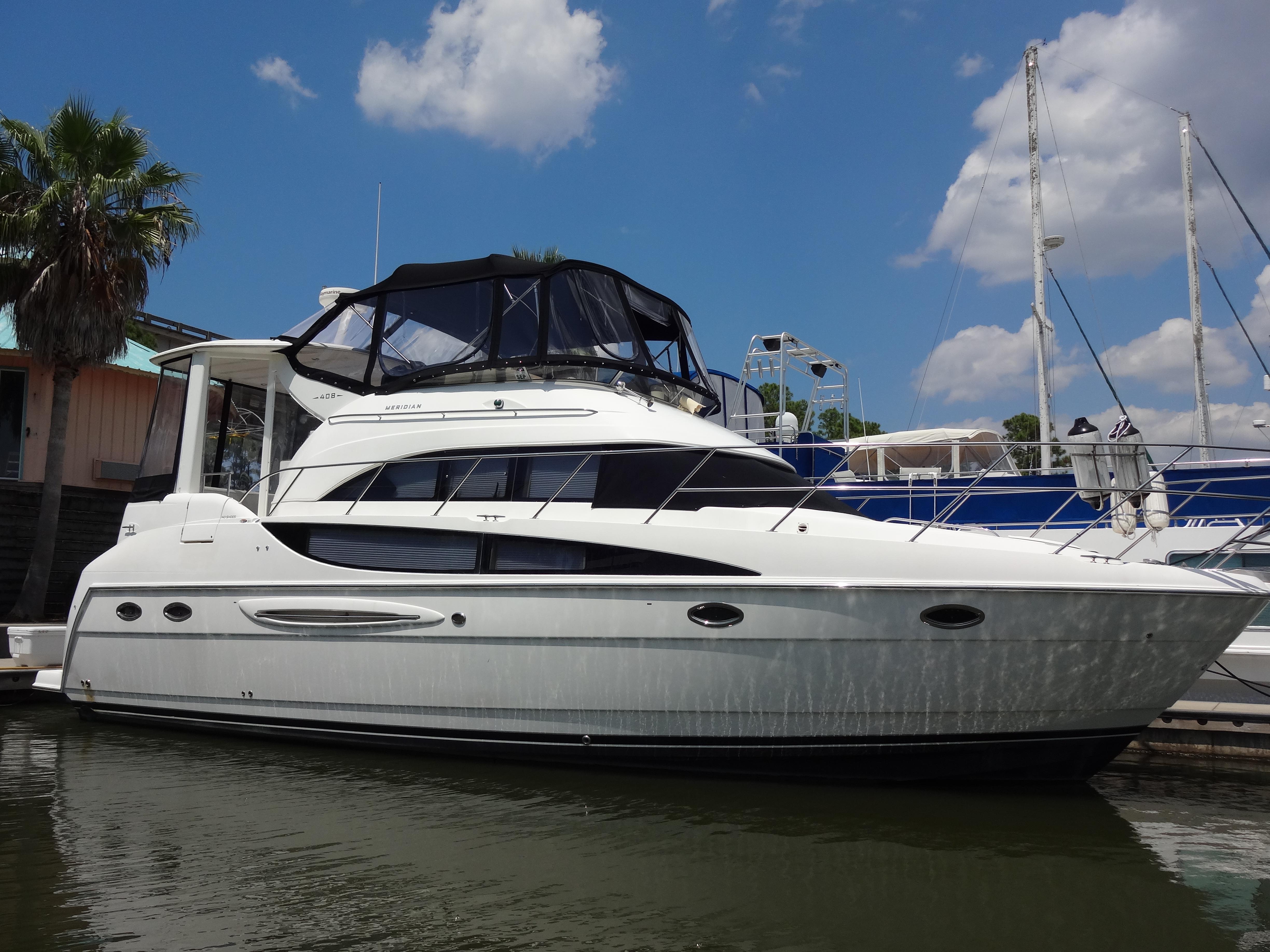Meridian 408 Motoryacht 2004 Meridian 408 Motoryacht docked under a clear blue sky.