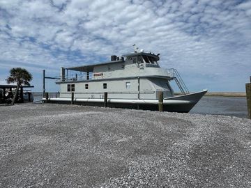 1985 Custom House Boat