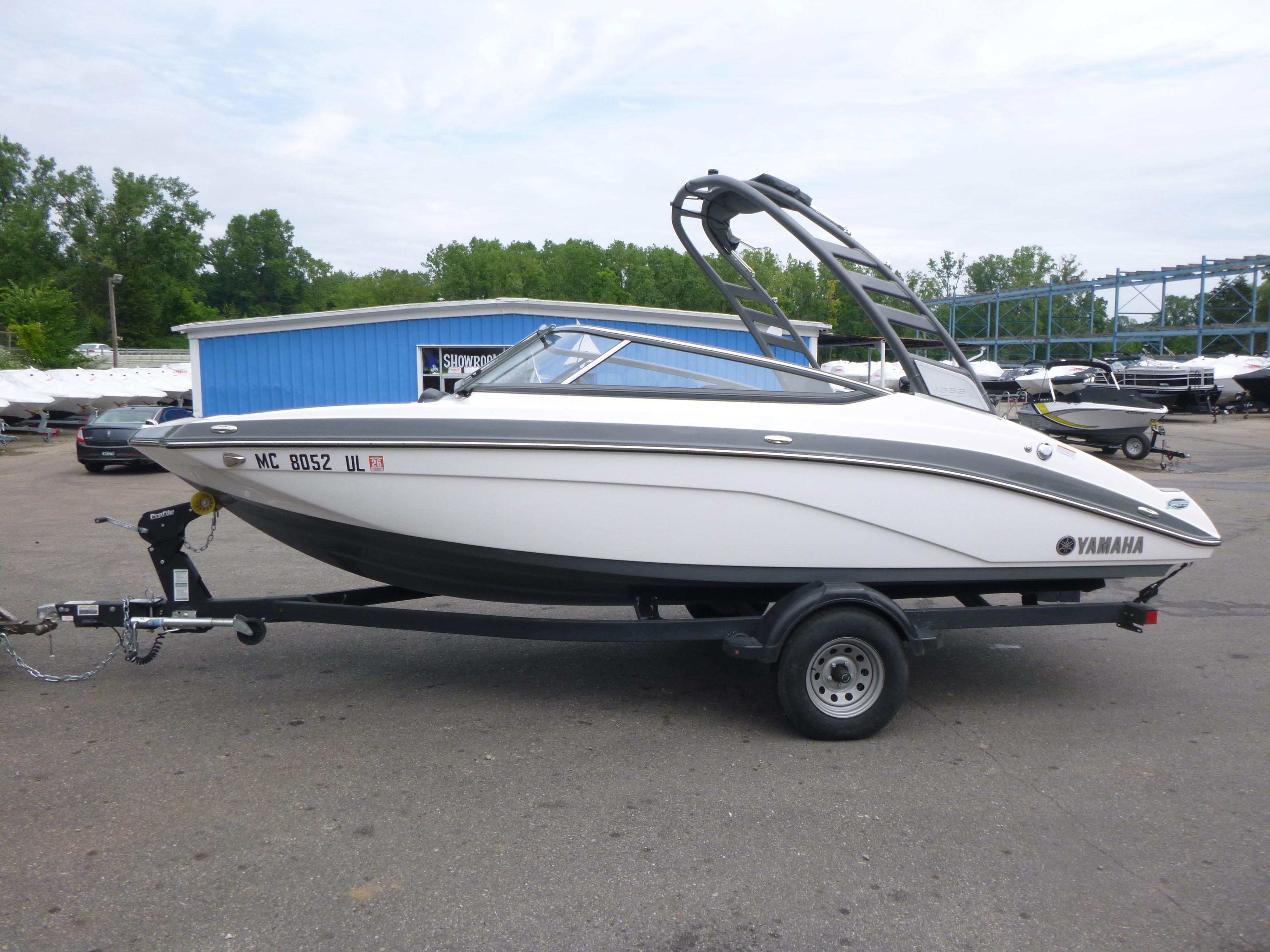 Yamaha Boats 195S 2020 Yamaha Boats 195S on trailer, parked outdoors near blue building.