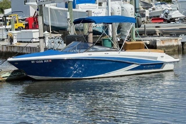 2019 Glastron GT 205