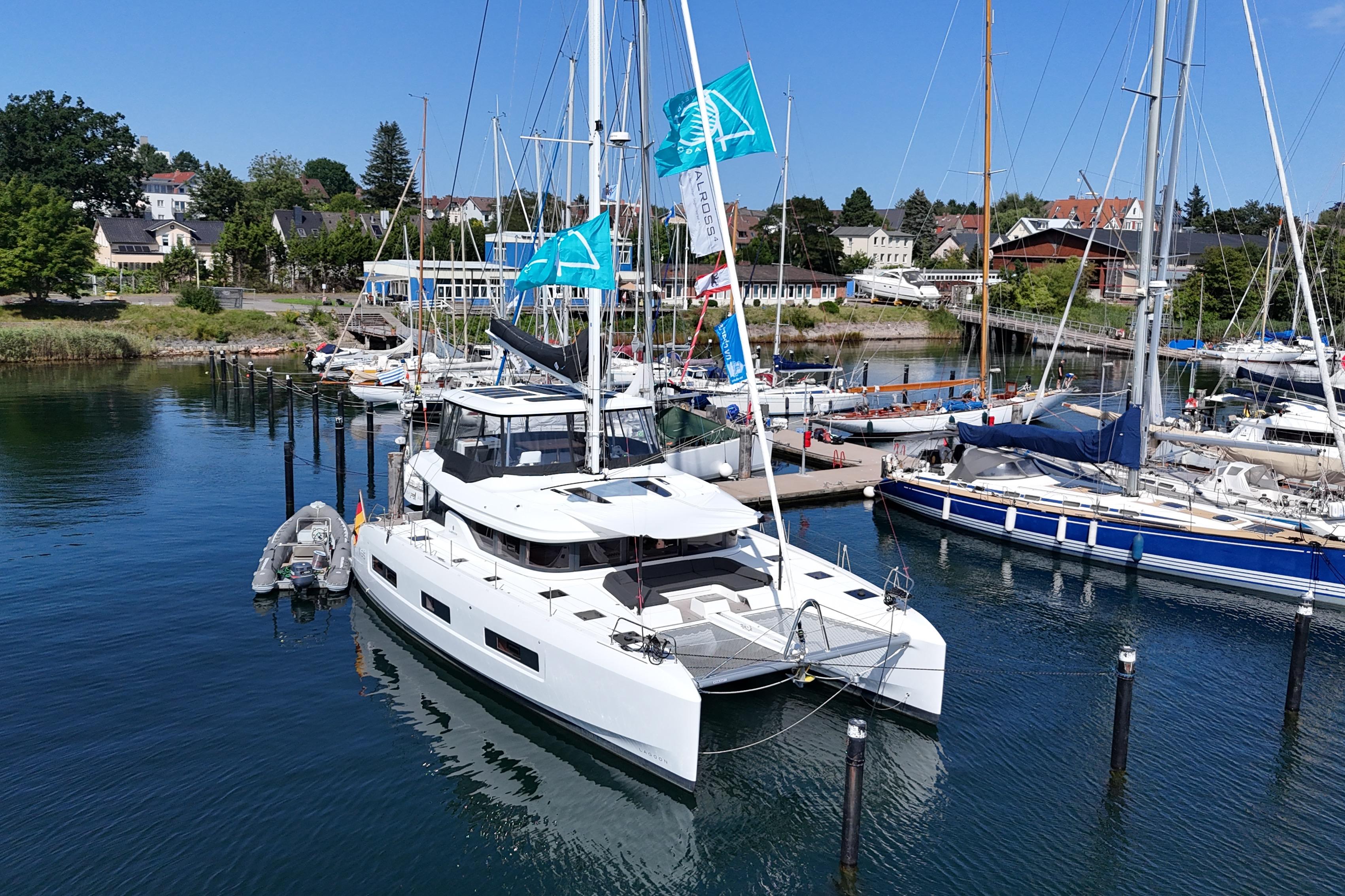 2025 Lagoon 55