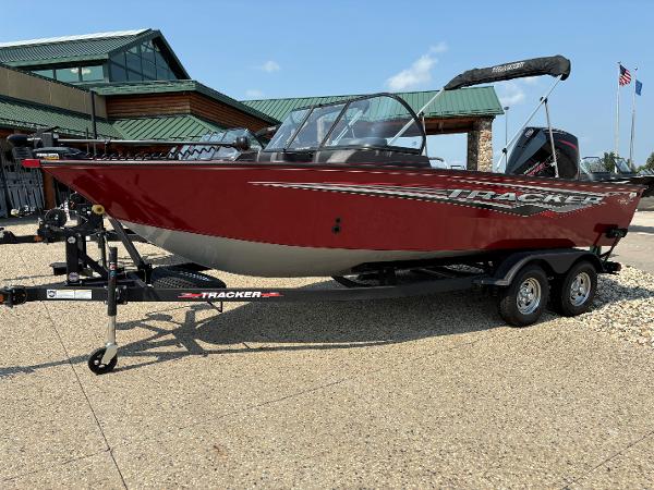 Tracker Targa V-19 WT 2024 Tracker Targa V-19 WT boat on trailer, red exterior, parked outdoors.
