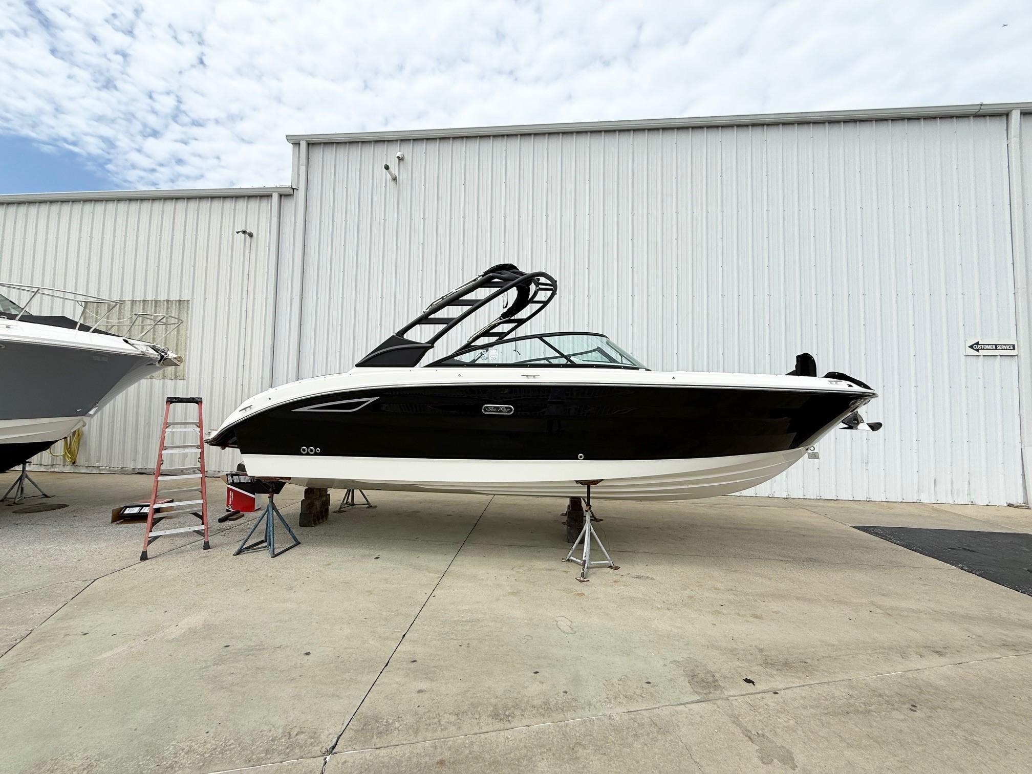 2025 Sea Ray SDX 270