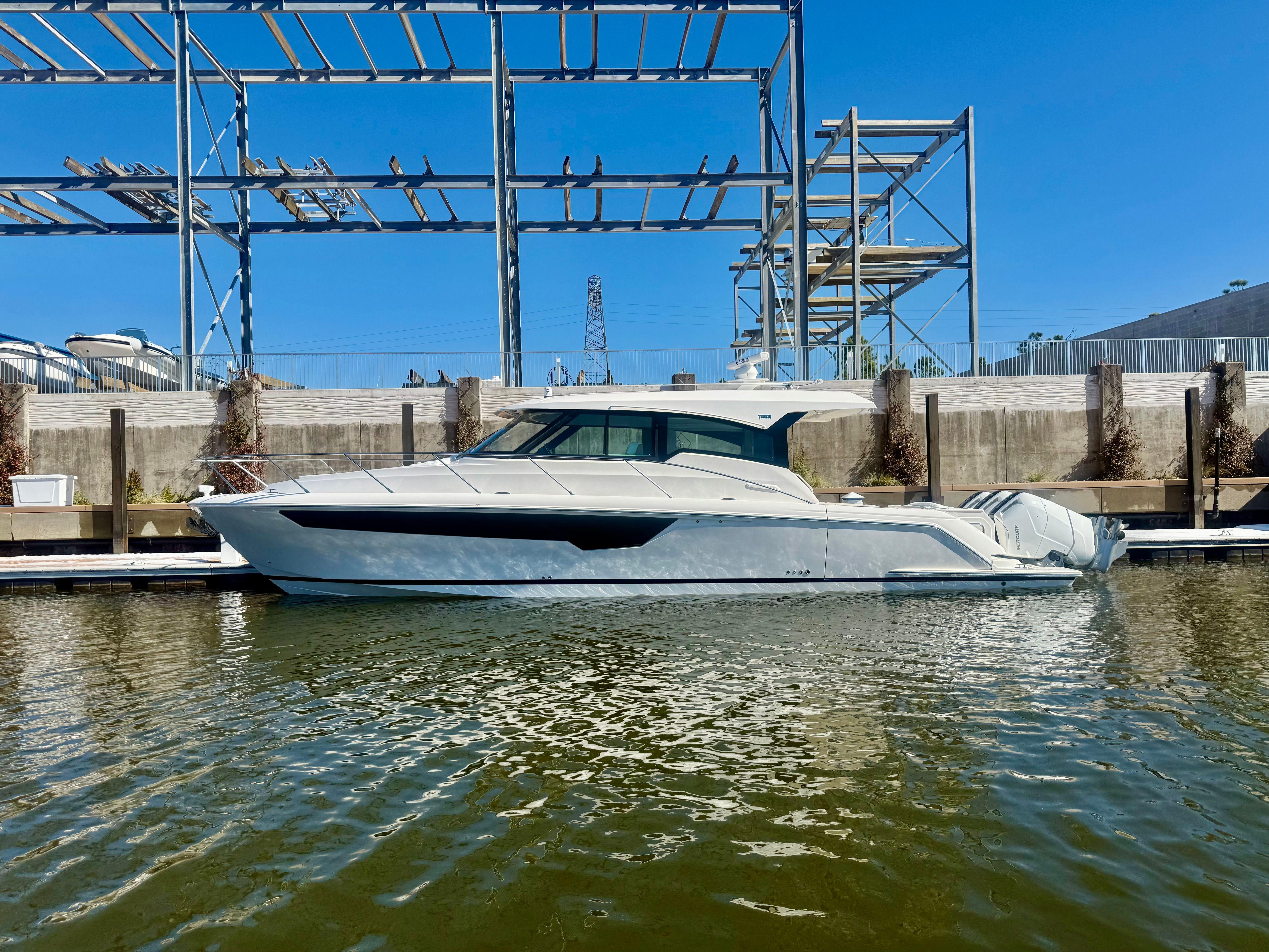 2025 Tiara Yachts 48 LE