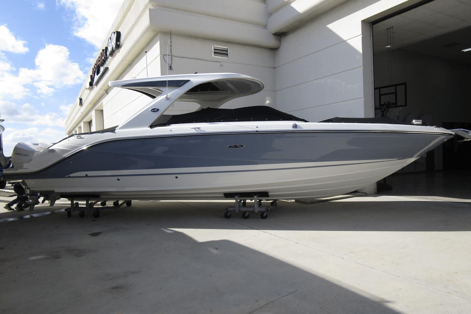 2024 Sea Ray SLX 310 Outboard