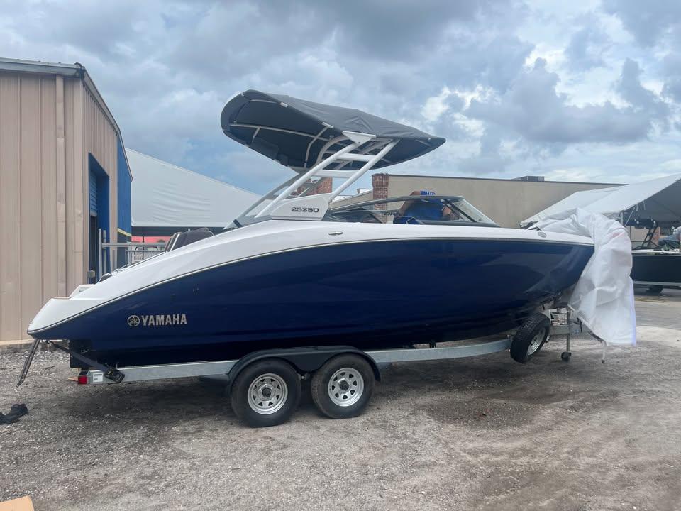 Yamaha Boats 252 SD