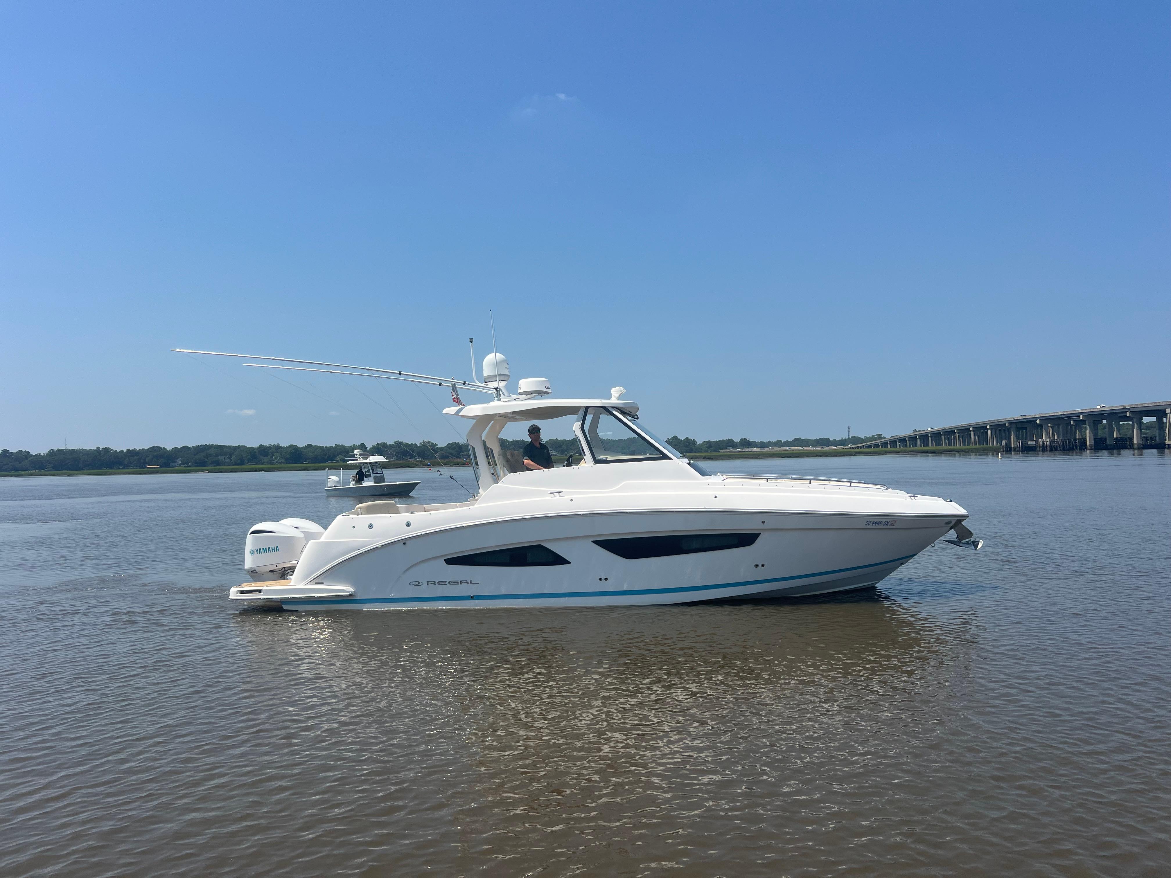 2019 Regal 33 SAV