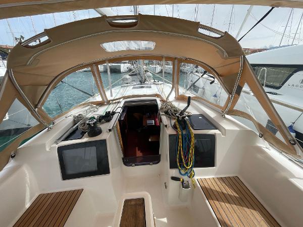 2017 Dufour 382