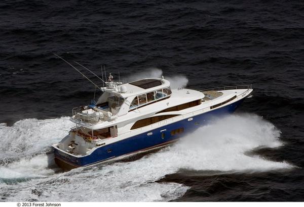 Johnson Motor Yacht w/Fishing Cockpit Running
