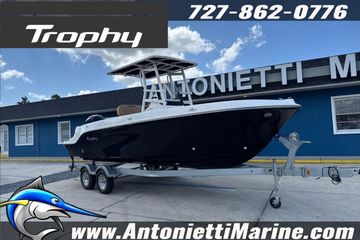 2026 Trophy T22 Center Console