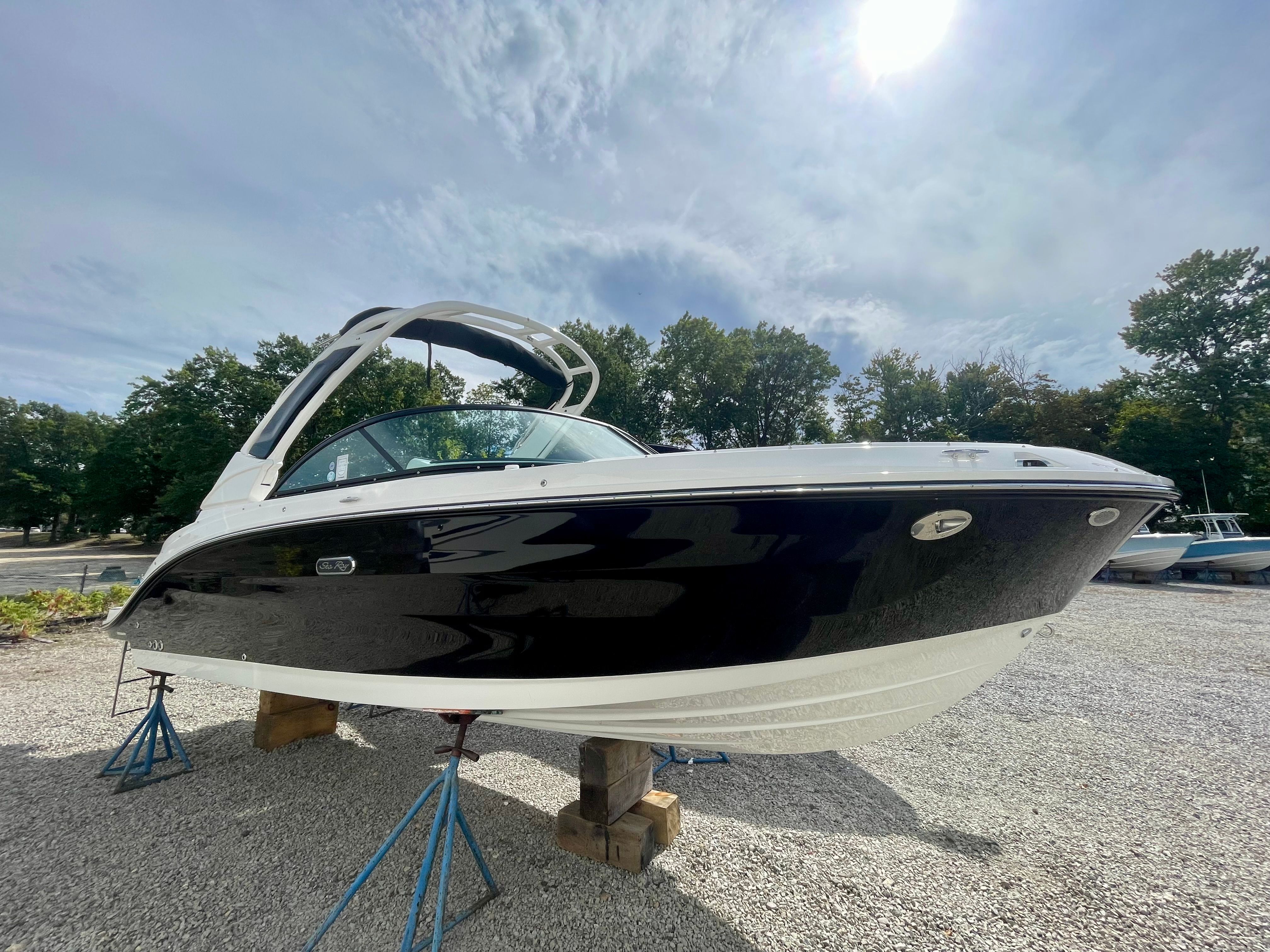 2026 Sea Ray SDX 230 Outboard