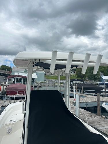 2022 Boston Whaler 210 Montauk
