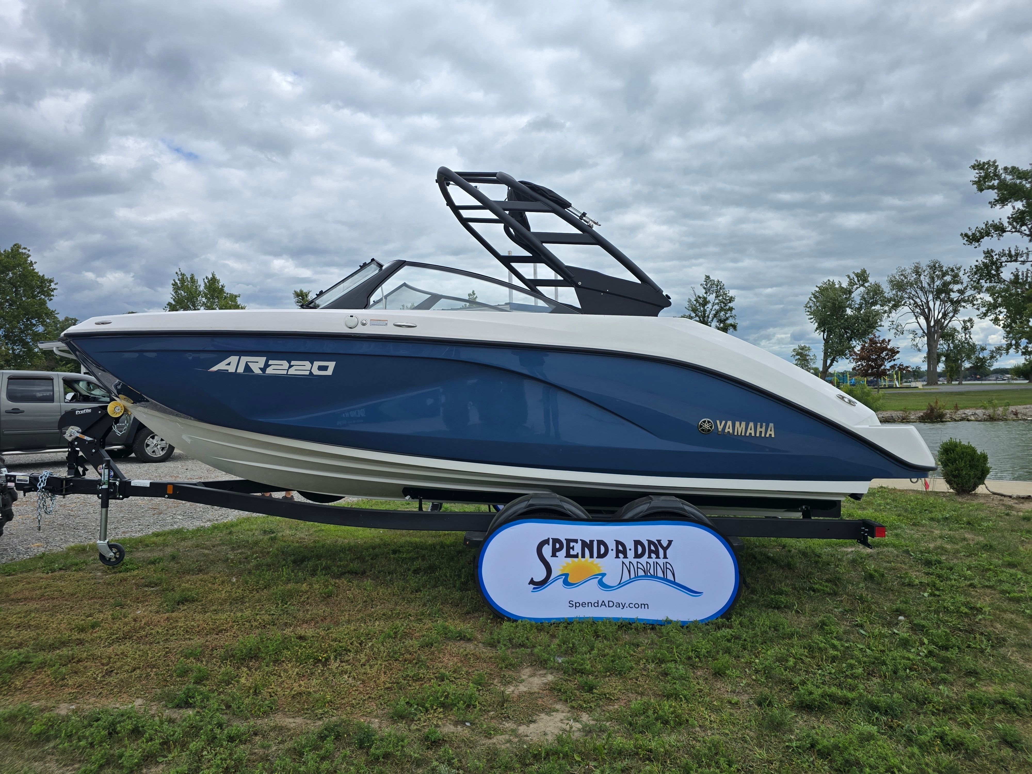 2025 Yamaha Boats AR220