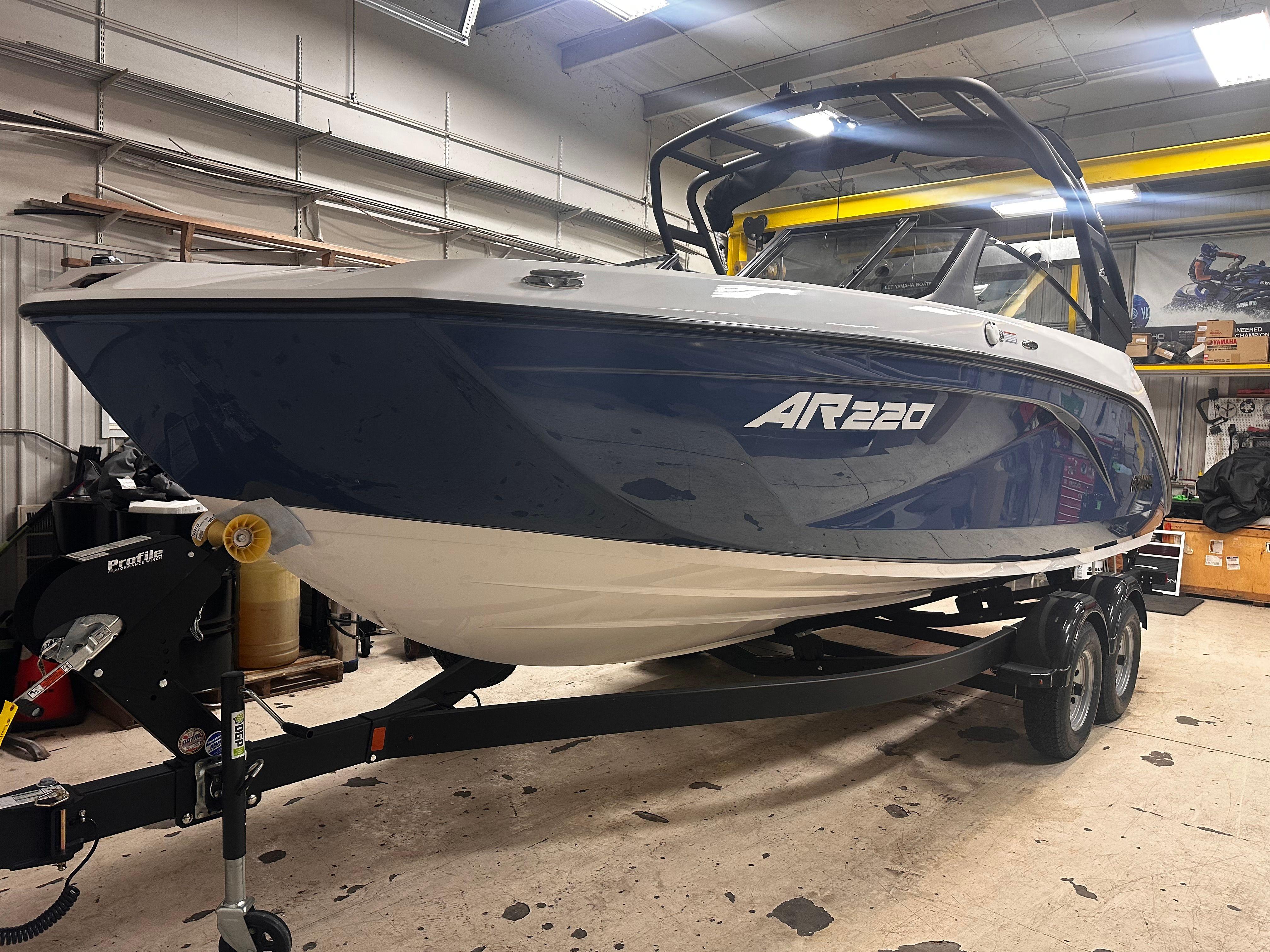 2025 Yamaha Boats AR220
