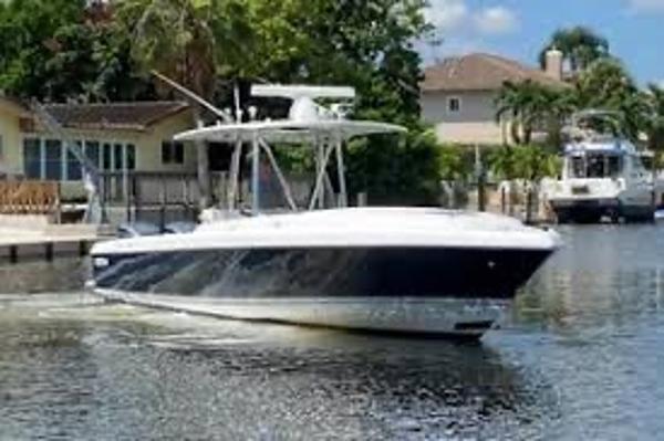 2004 Intrepid 323 Cuddy