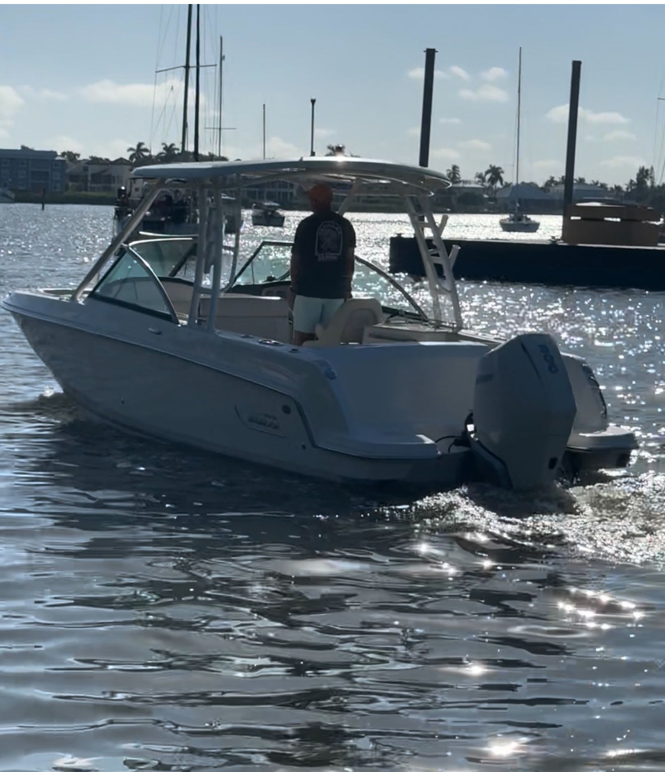 2020 Boston Whaler 230 Vantage