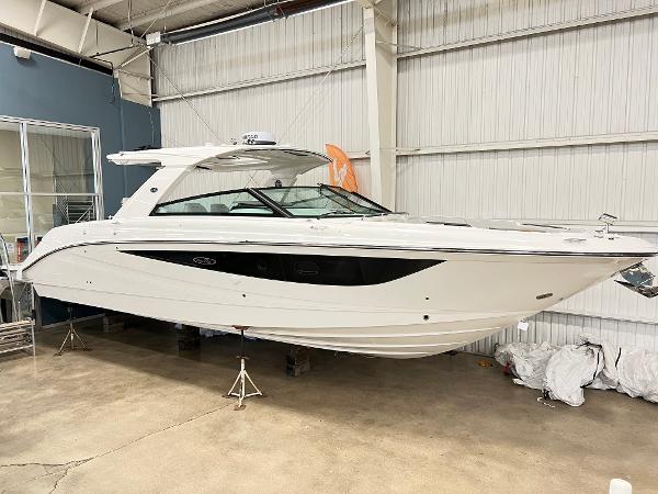 Sea Ray SLX 400 2025 Sea Ray SLX 400 boat in a showroom, sleek white design.