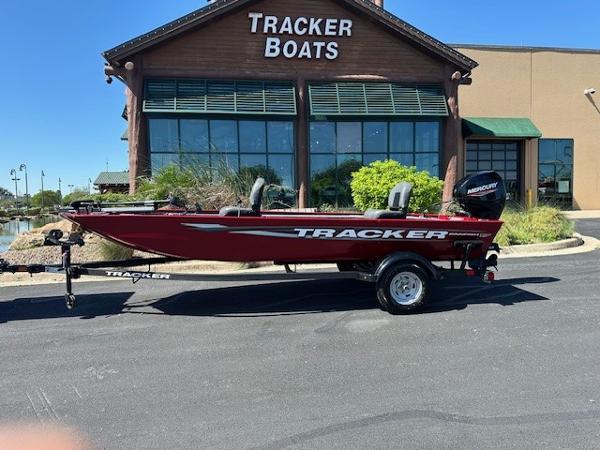 2025 Tracker Panfish 17