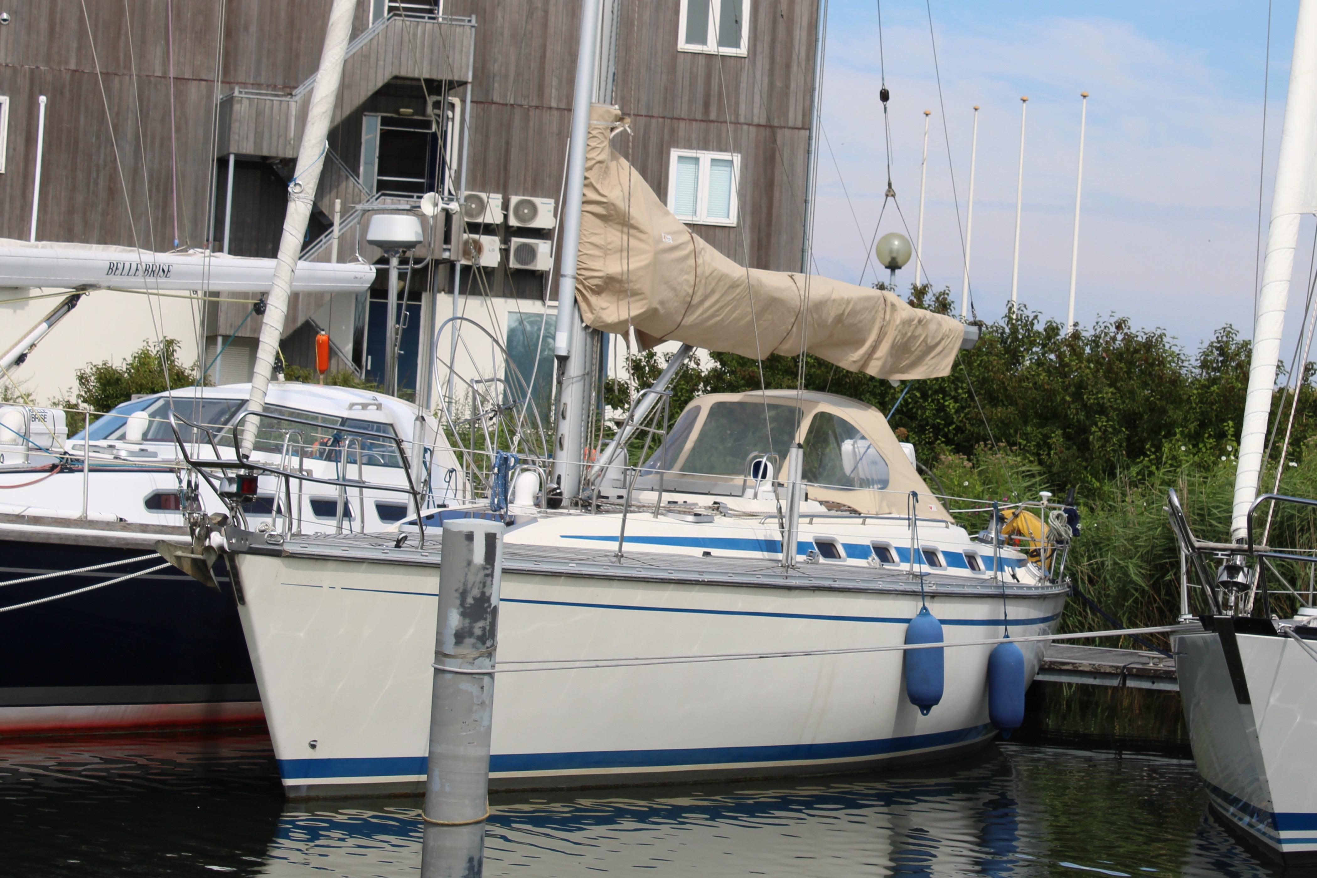 1998 Bavaria 43 Lagoon