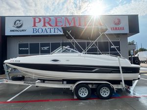 Bayliner 215 Deck Boat