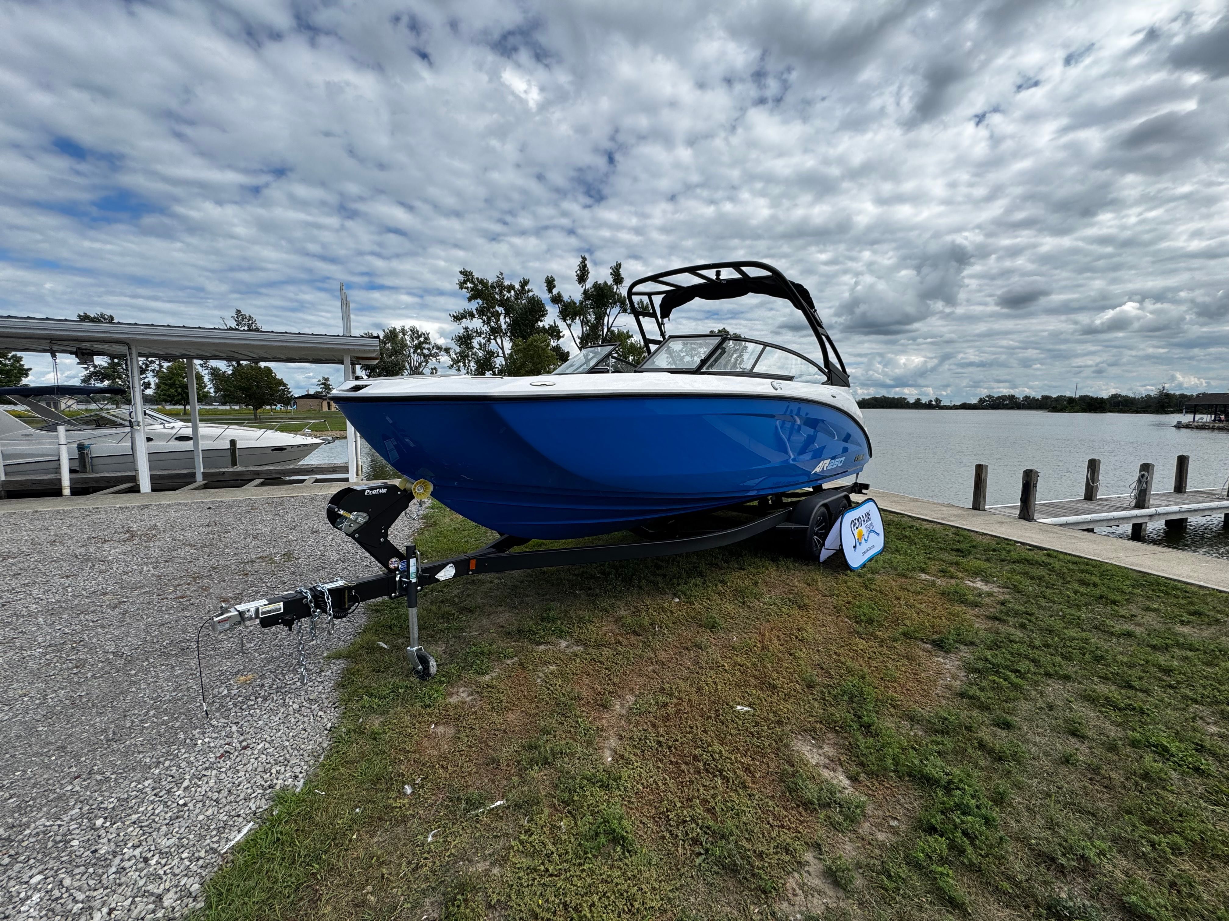 2025 Yamaha Boats AR250