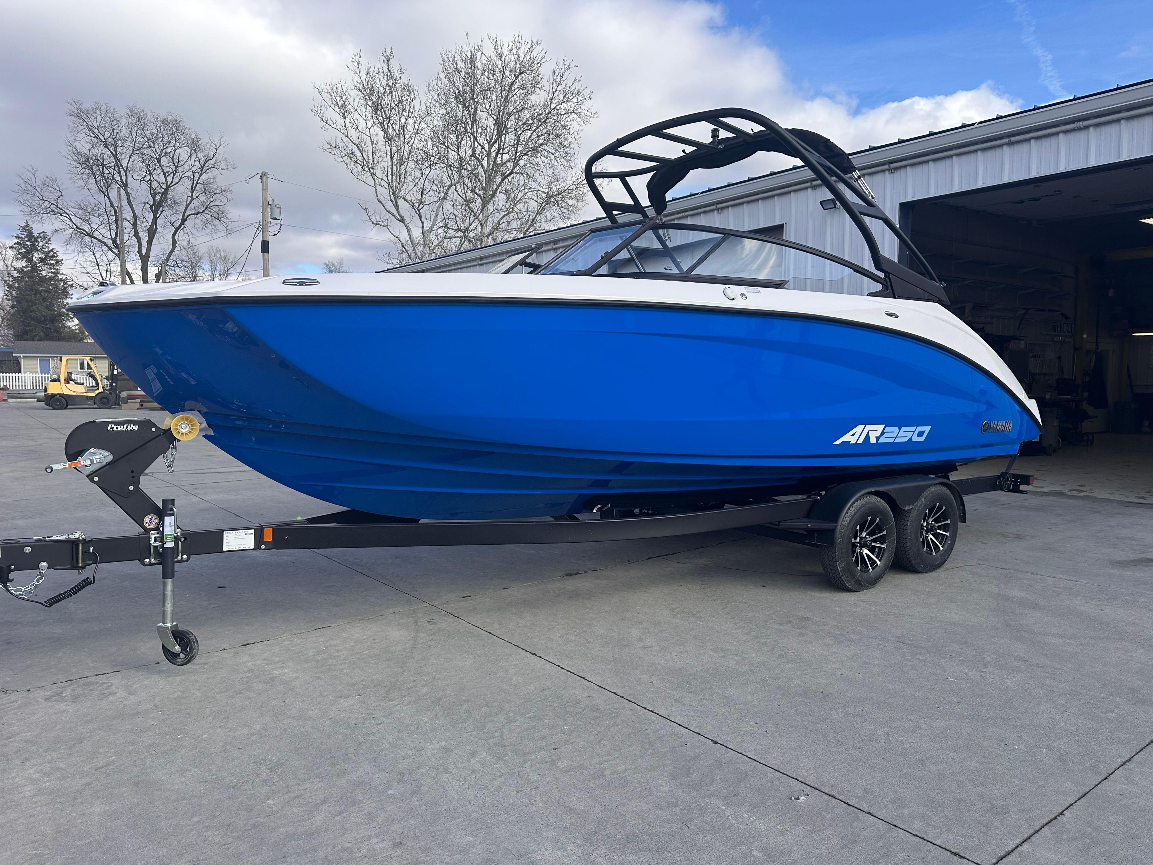 2025 Yamaha Boats AR250