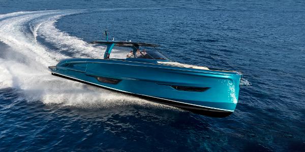 Solaris Power 52 open 2024 Solaris Power 52 Open luxury yacht cruising on the ocean.