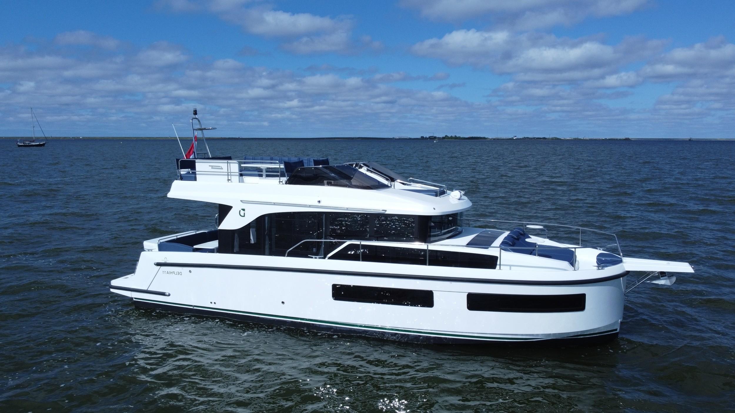 2025 Delphia Yachts 11 FlyLounge