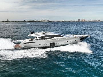 2017 Pershing 82
