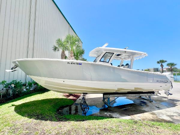 Robalo R360 Center Console 2021 Robalo R360 Center Console boat displayed outdoors on a sunny day.