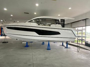 2025 Sealine C335