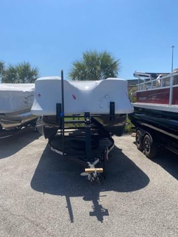 2025 Sun Tracker Party Barge 18 DLX